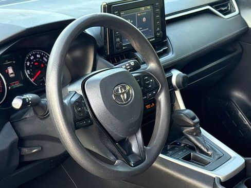 Used 2020 Toyota RAV4 LE FWD image 18