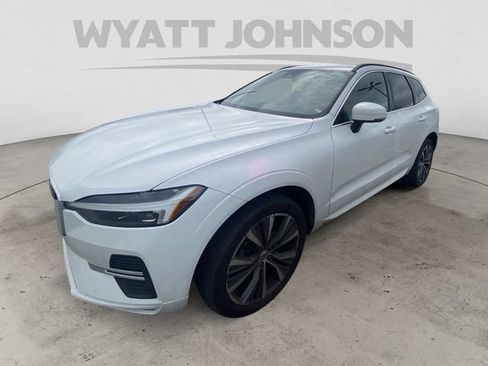 Used 2022 Volvo XC60 B5 Momentum w/ Protection Package Premier FWD image 2