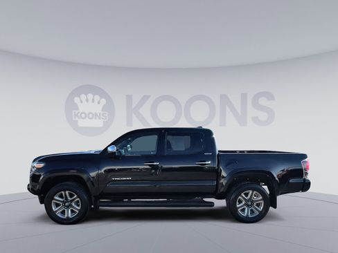 Used 2018 Toyota Tacoma Limited image 2