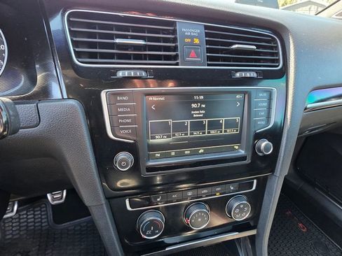 Used 2016 Volkswagen Golf S image 13