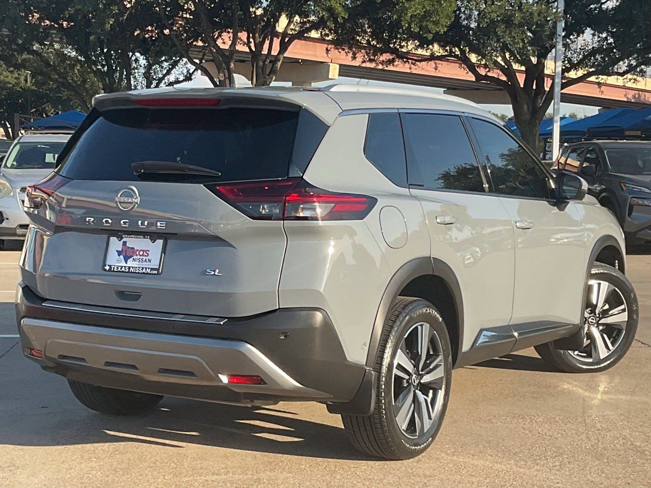 Used 2023 Nissan Rogue SL w/ SL Premium Package FWD image 4