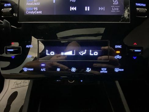 Used 2022 Hyundai Santa Cruz SEL Premium AWD/4WD image 18