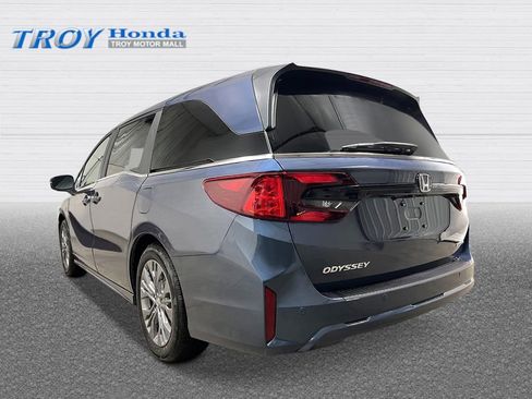 New 2026 Honda Odyssey Touring image 3