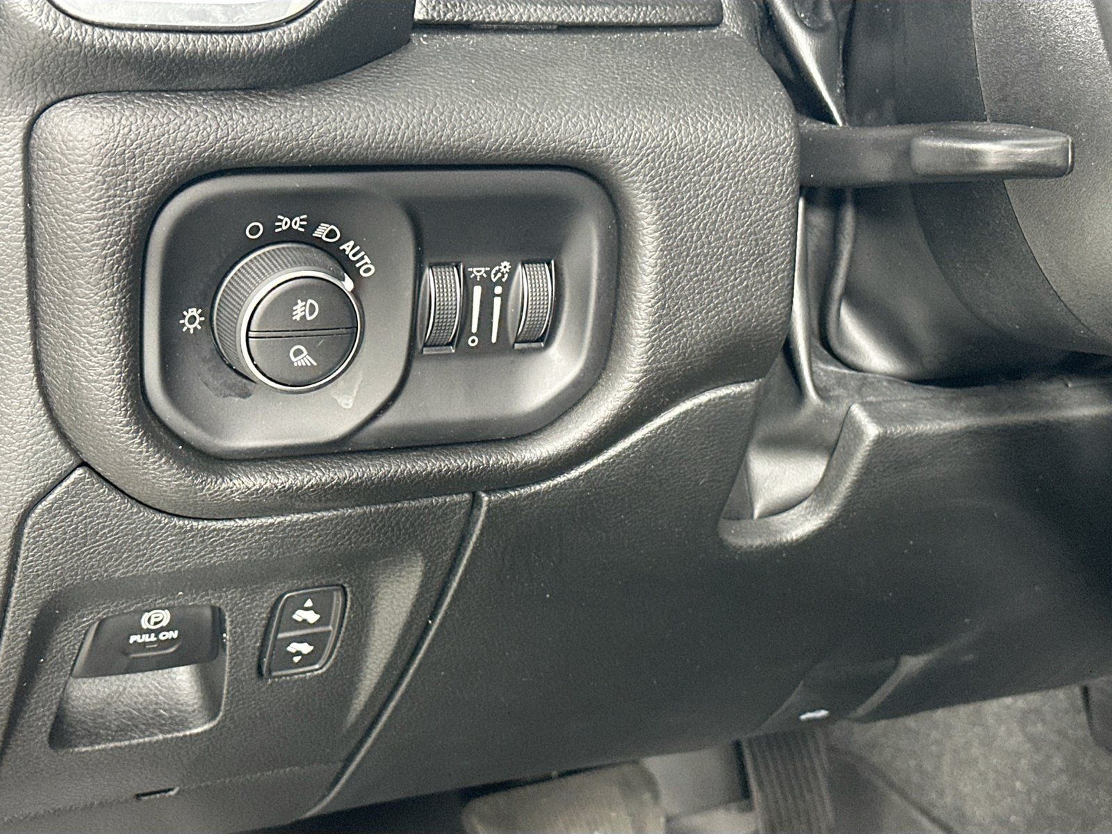 Used 2023 RAM 1500 Laramie AWD/4WD image 10