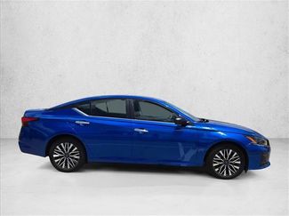 Used 2025 Nissan Altima 2.5 SV FWD video 4