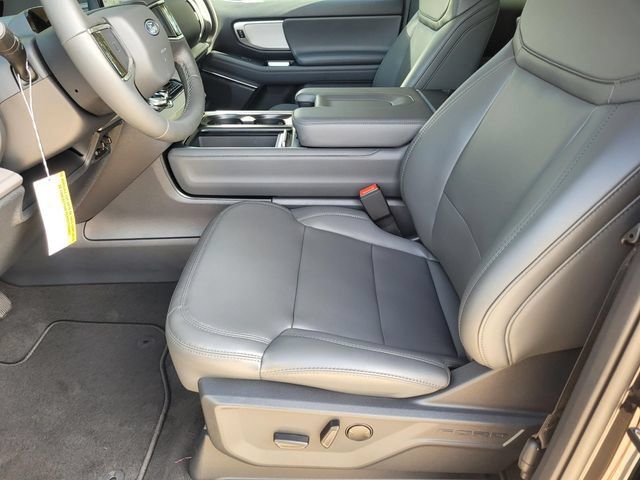 Used 2026 Ford Expedition Active RWD image 17