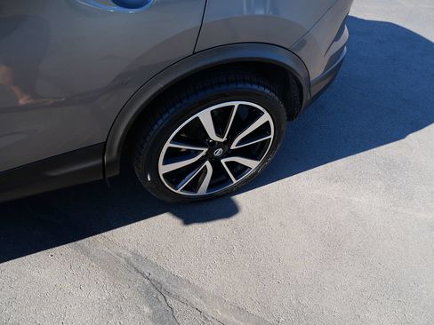 Used 2018 Nissan Rogue Sport SL w/ SL Premium Package AWD/4WD image 43