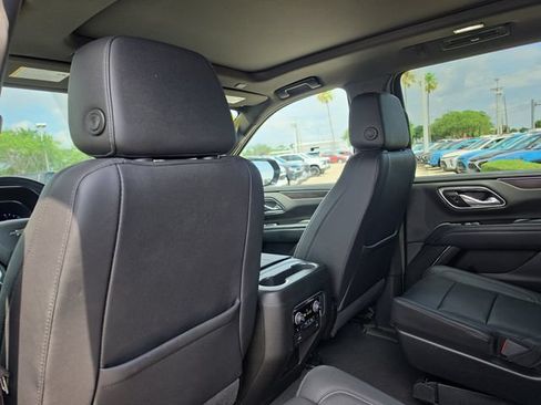 Used 2022 Chevrolet Suburban Z71 w/ Luxury Package AWD/4WD image 11