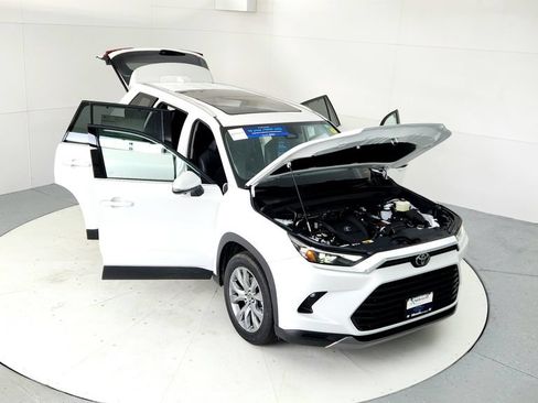 Certified 2025 Toyota Grand Highlander FWD image 17