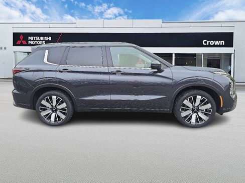 New 2025 Mitsubishi Outlander SEL image 3