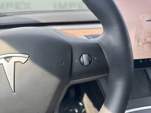 Used 2025 Tesla Model Y Long Range image 16