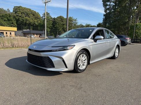 Used 2025 Toyota Camry LE FWD image 2