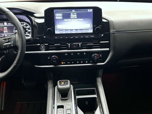 Used 2024 Nissan Pathfinder SL w/ SL Premium Package AWD/4WD image 13