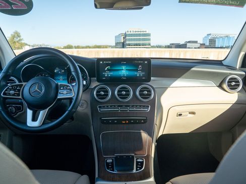 Used 2022 Mercedes-Benz GLC 300 4MATIC image 17