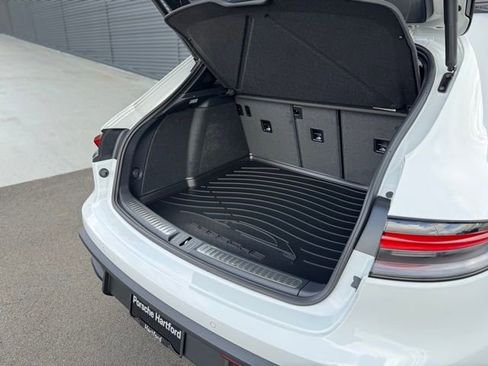 New 2026 Porsche Macan AWD/4WD image 36