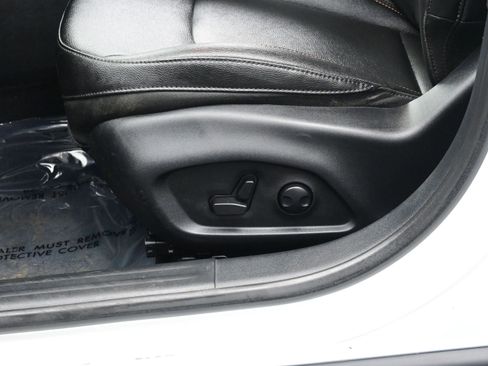 Used 2023 Jeep Compass Latitude image 11