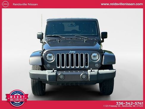 Used 2018 Jeep Wrangler Unlimited Sahara w/ Connectivity Group AWD/4WD image 9