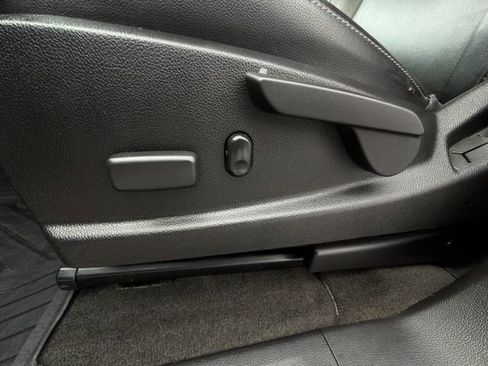 Used 2015 GMC Canyon SLT image 24