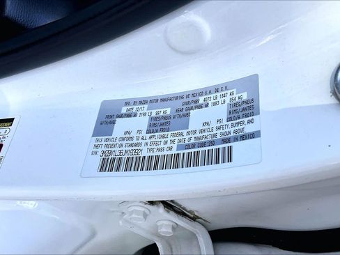 Used 2018 MAZDA MAZDA3 Touring image 36