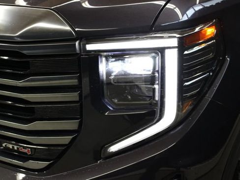 Used 2024 GMC Sierra 1500 AT4 w/ Technology Package AWD/4WD image 8