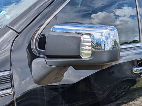 Used 2025 GMC Sierra 1500 Denali w/ Denali Reserve Package AWD/4WD image 11