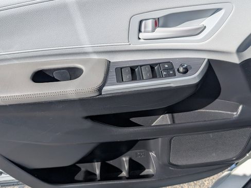 Used 2025 Toyota Sienna LE image 16