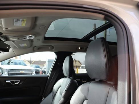 Used 2021 Volvo V60 T5 Cross Country w/ Climate Package image 24