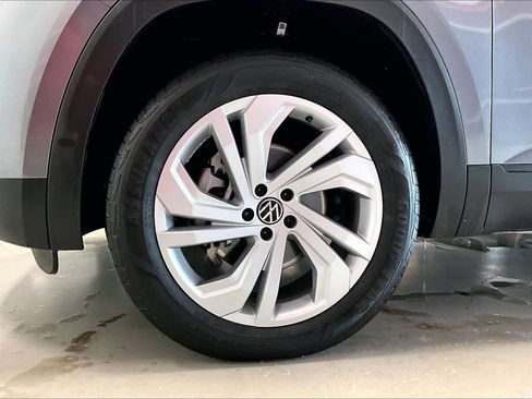 Used 2023 Volkswagen Atlas SE w/ Panoramic Sunroof Package image 7