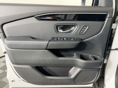 New 2025 Honda Pilot EX-L image 13