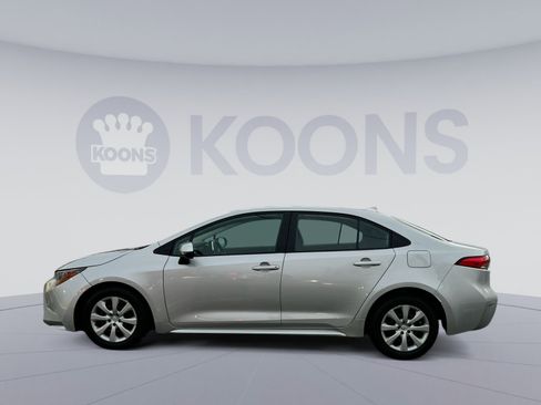 Used 2023 Toyota Corolla LE image 2