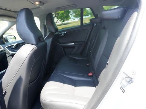 Used 2018 Volvo V60 T5 Cross Country w/ Convenience Package AWD/4WD image 16