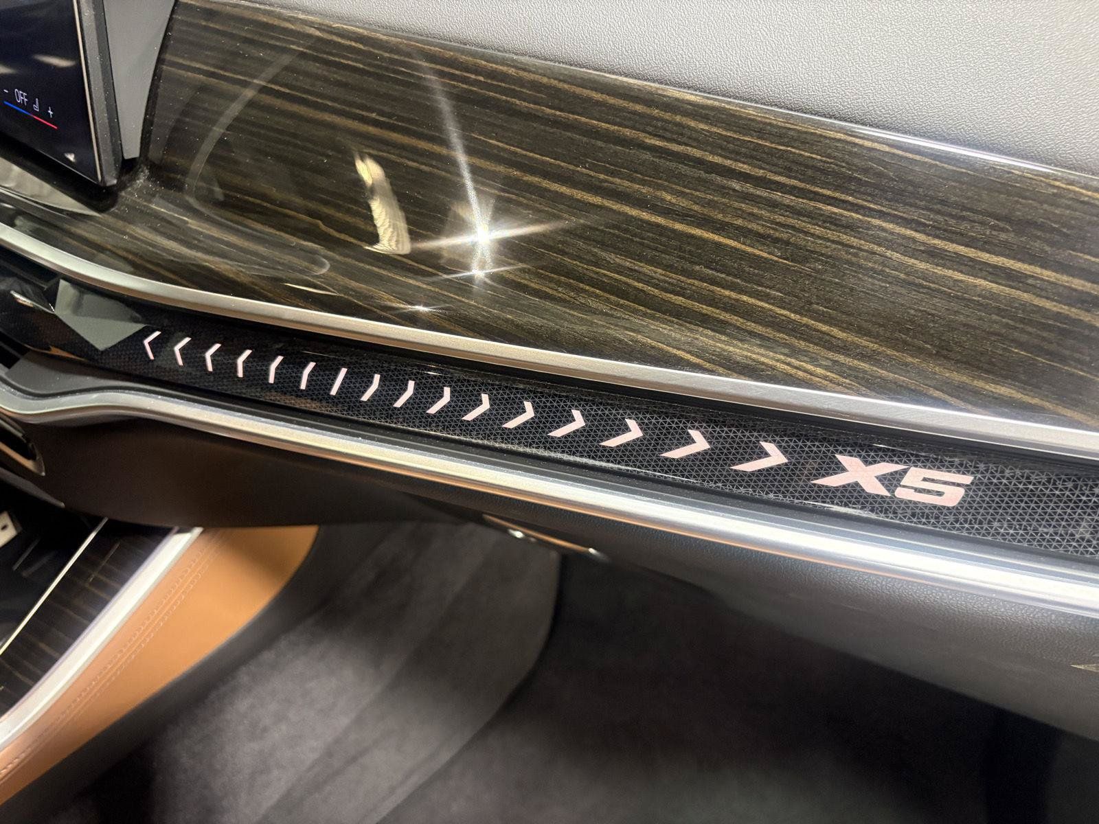 Used 2024 BMW X5 xDrive40i w/ M Sport Package AWD/4WD image 9