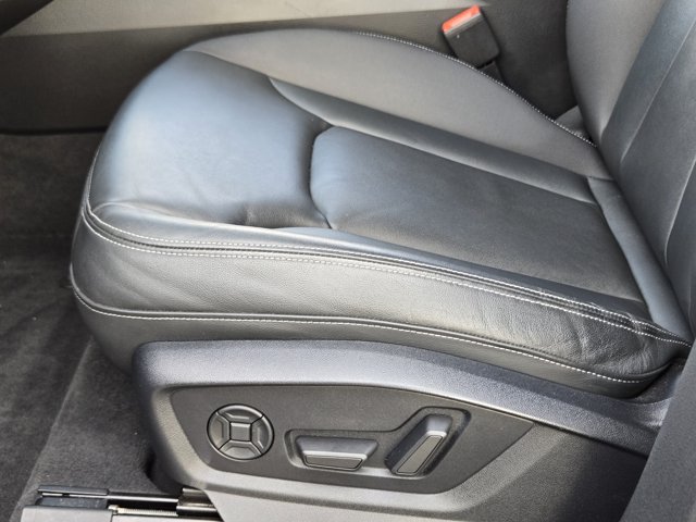 Used 2023 Audi Q8 Premium AWD/4WD image 25