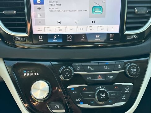 Used 2023 Chrysler Pacifica Touring-L FWD image 25