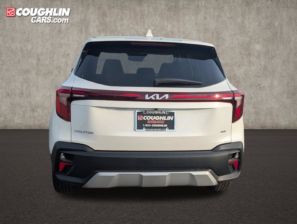 Used 2024 Kia Seltos LX AWD/4WD image 6