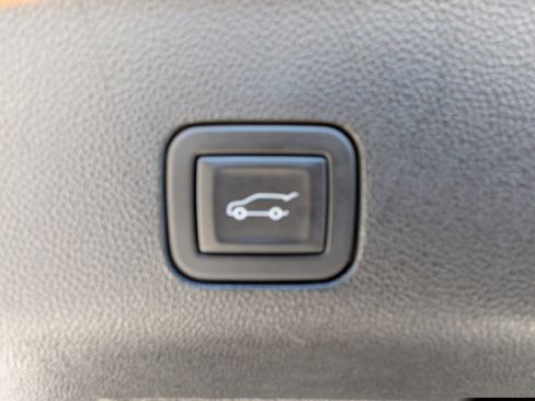 Used 2023 GMC Yukon XL Denali Ultimate AWD/4WD image 13