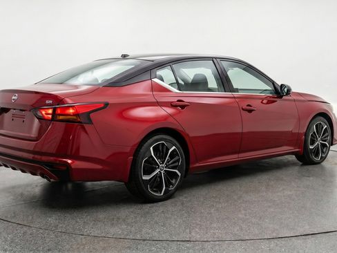 Used 2025 Nissan Altima 2.5 SR FWD image 9