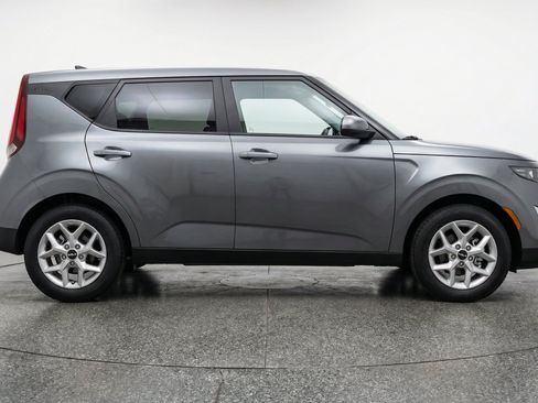Used 2025 Kia Soul LX w/ LX Technology Package FWD image 11