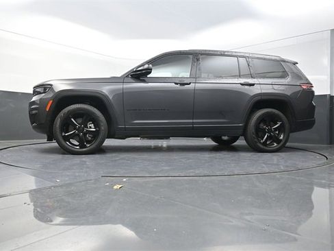 Used 2025 Jeep Grand Cherokee L Limited w/ Black Appearance Package image 30