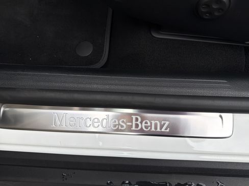 Used 2024 Mercedes-Benz GLC 300 4MATIC image 16
