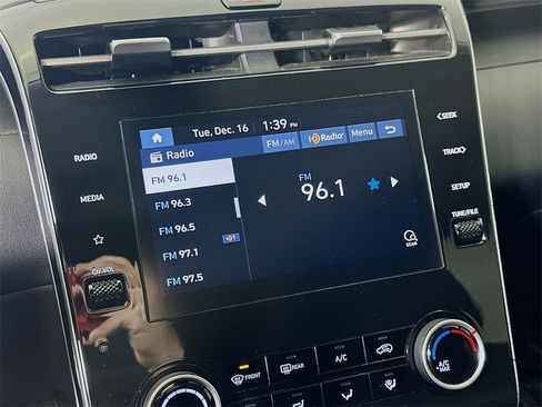 Used 2024 Hyundai Tucson SE image 25