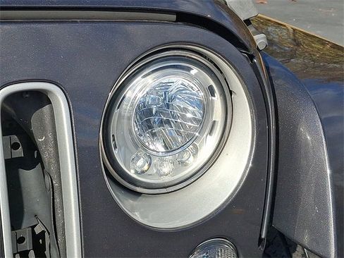 Used 2018 Jeep Wrangler Unlimited Sahara w/ Connectivity Group image 12