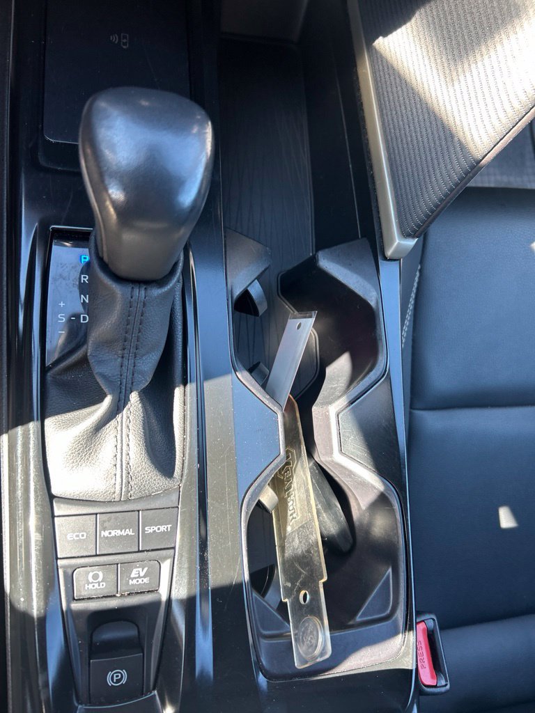 Used 2025 Toyota Camry SE FWD image 31