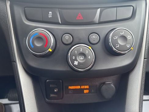 Used 2019 Chevrolet Trax LT w/ Sun & Sound Package image 31