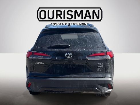 Used 2022 Toyota Corolla Cross XLE image 6