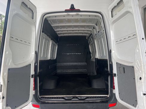 Used 2010 Mercedes-Benz Sprinter 3500 image 11