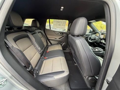 New 2026 Chevrolet Equinox LT w/ Convenience Package II AWD/4WD image 36