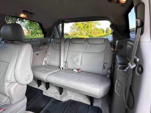 Used 2008 Toyota Sienna XLE Limited FWD image 16
