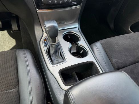 Used 2020 Jeep Grand Cherokee Laredo w/ Laredo X Package RWD image 16