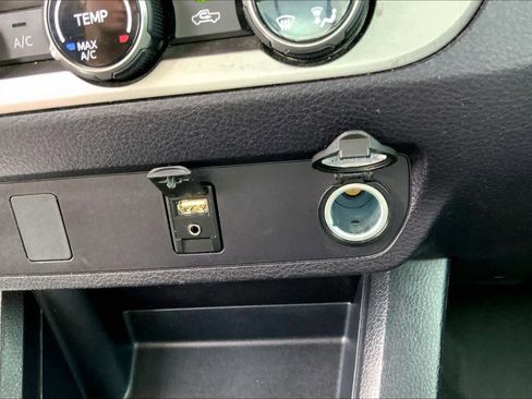 Used 2018 Toyota Tacoma SR image 29